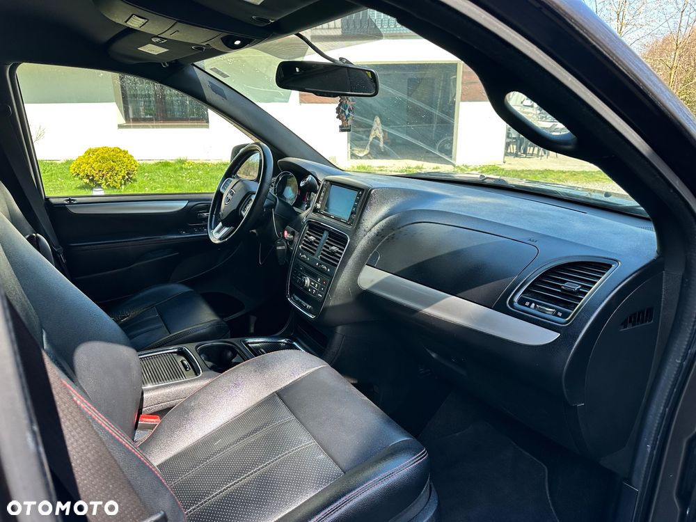 Dodge Grand Caravan 3.6 R/T - 10