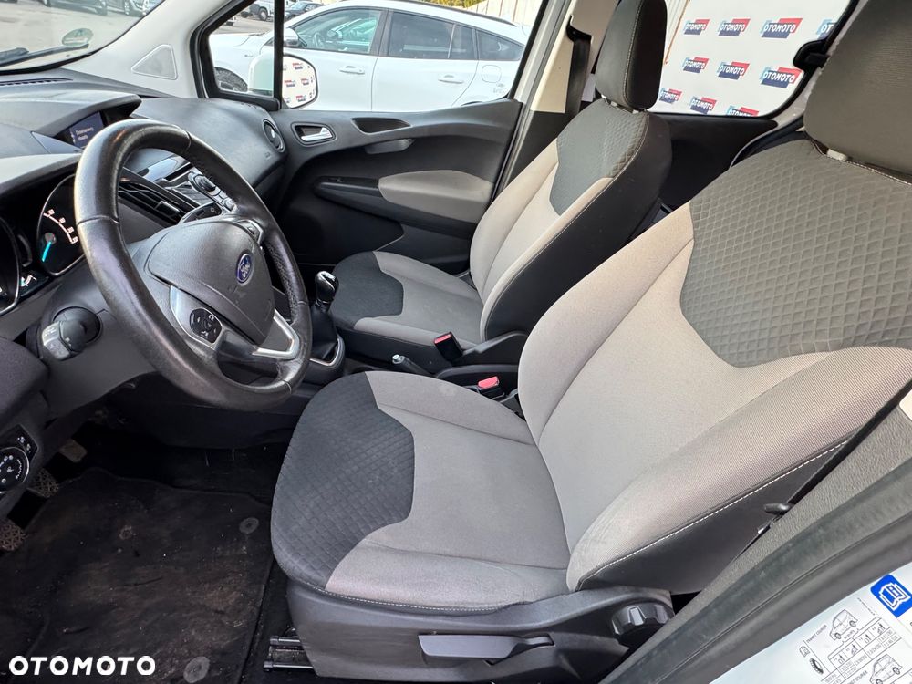 Ford Tourneo Courier 1.0 EcoBoost S&S Titanium - 20