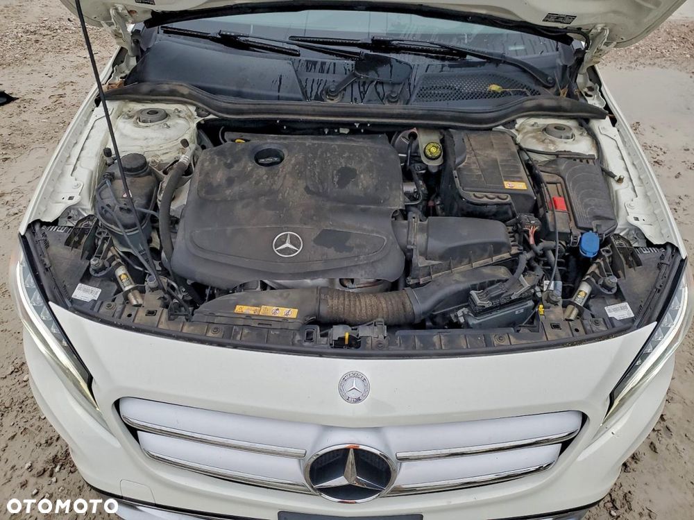 Mercedes-Benz GLA - 12