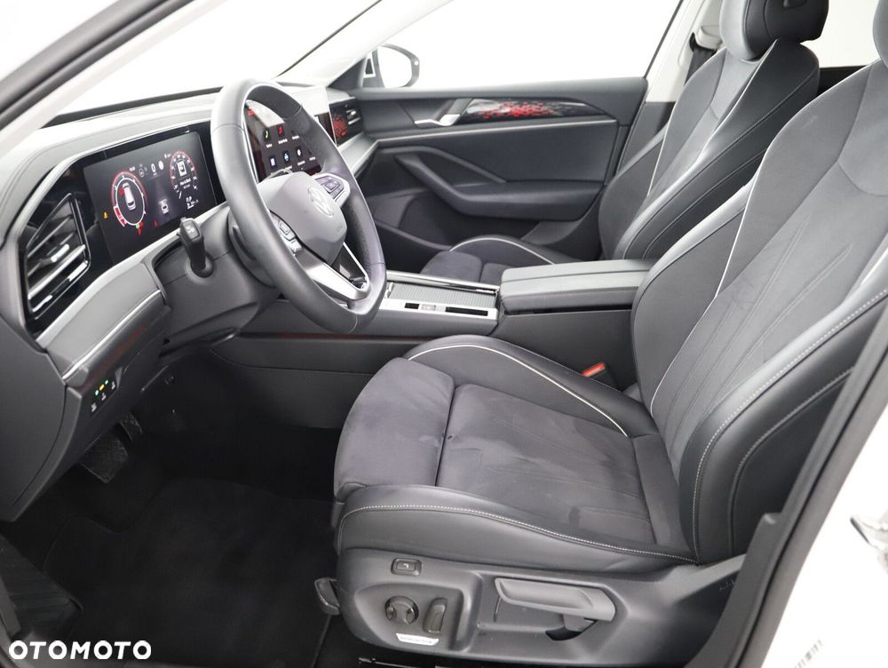 Volkswagen Passat Variant 2.0 TDI SCR Elegance DSG - 11