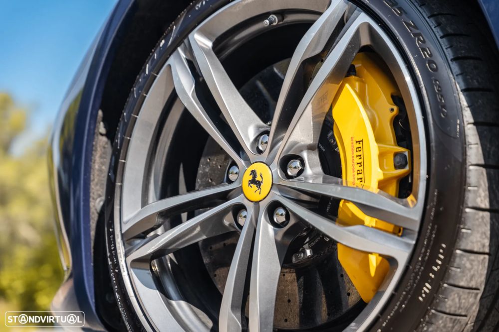 Ferrari GTC4 Lusso - 8