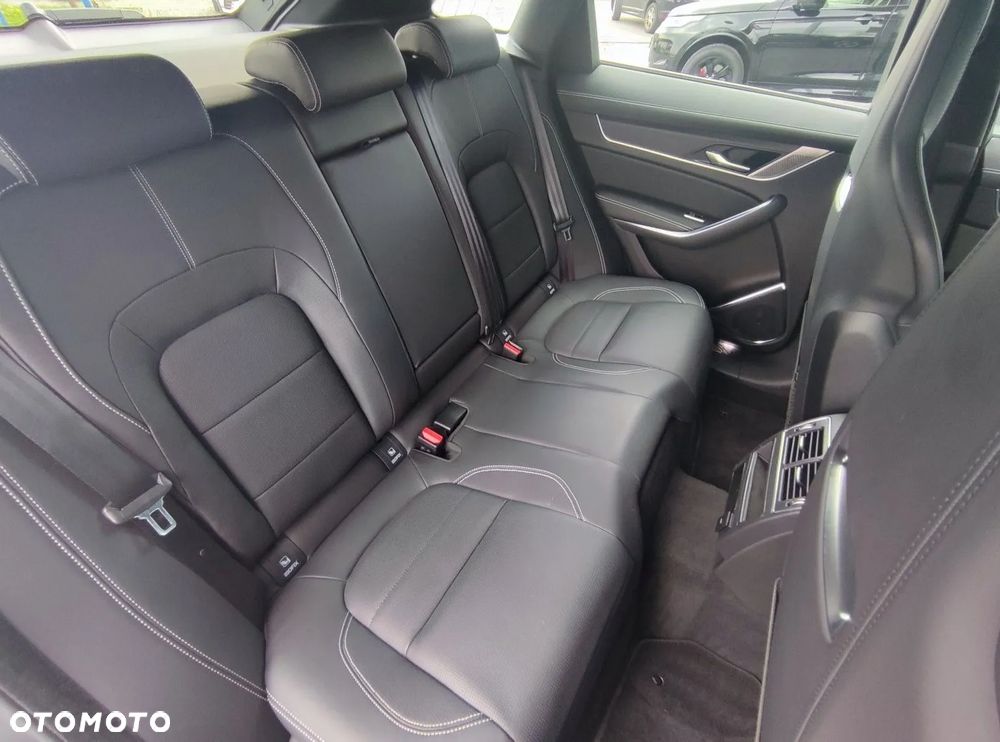 Jaguar F-Pace P250 AWD R-Dynamic HSE - 10