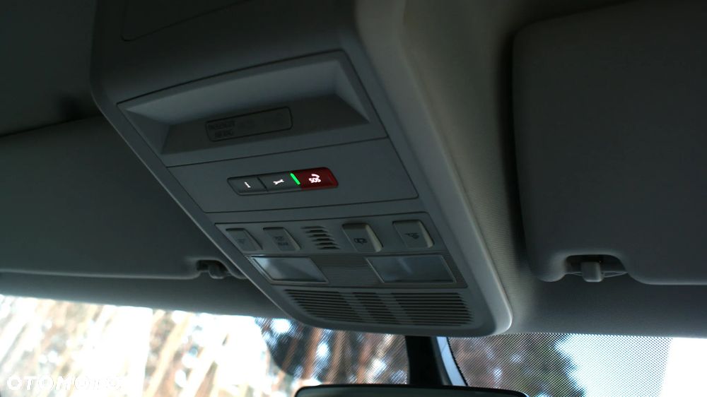 Volkswagen Caravelle - 19