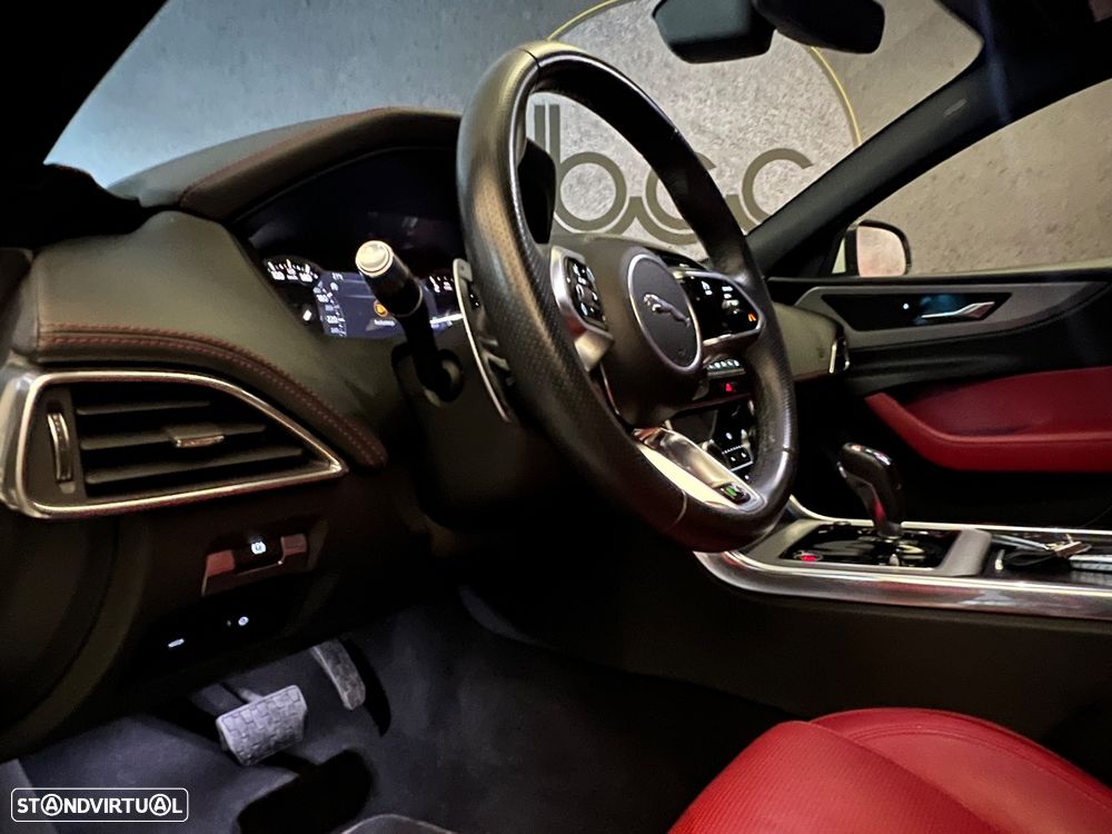 Jaguar XE 2.0 D R-Dynamic S - 9