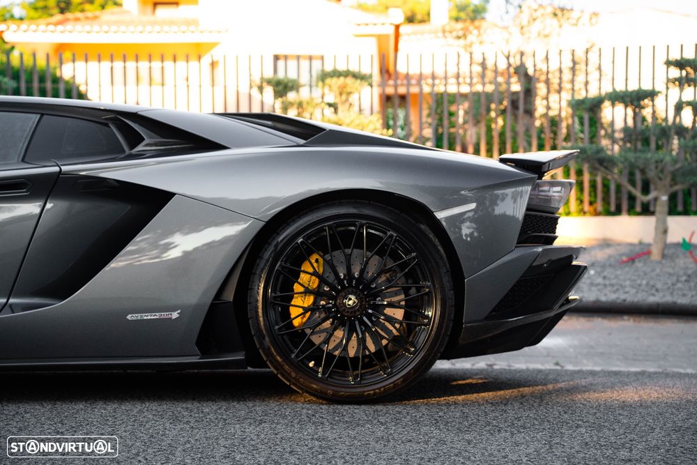 Lamborghini Aventador 6.5 V12 LP740-4 S - 13