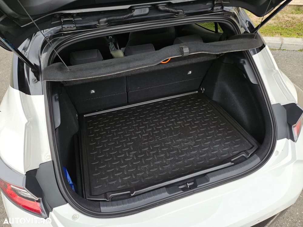 Toyota Corolla 2.0 HSD Exclusive Plus GR Sport Bi-Tone - 9
