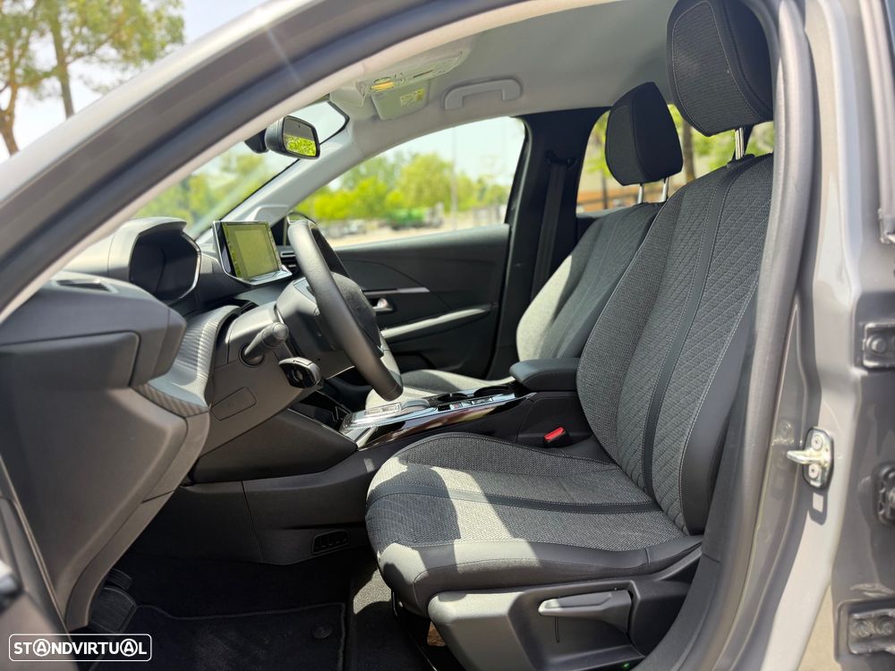 Peugeot e-208 Style - 17