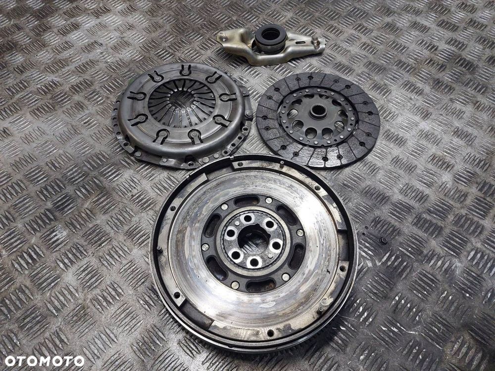 KOŁO DWUMASOWE + TARCZA + DOCISK + ŁOŻYSKO OPOROWE AUDI A4 B6 1.9 TDI - 1