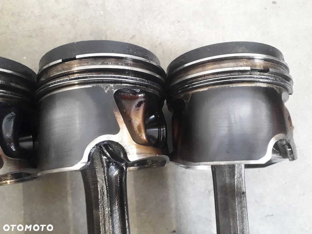 tłok korbowód 038J Passat b6 2.0 tdi BMR - 2