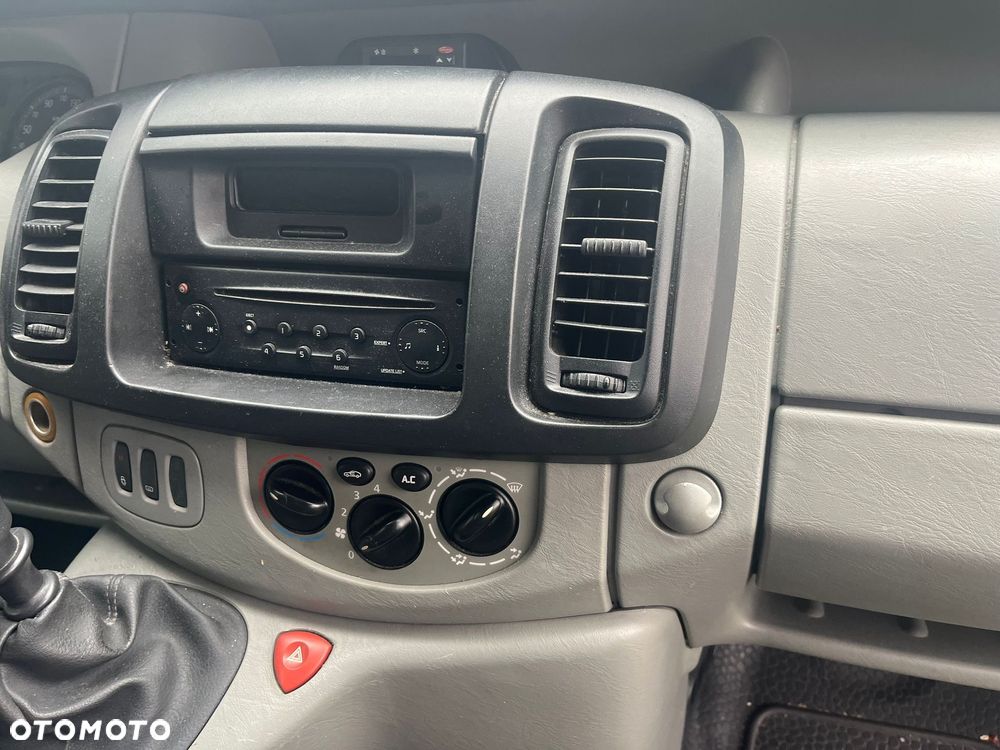 Renault trafic - 12