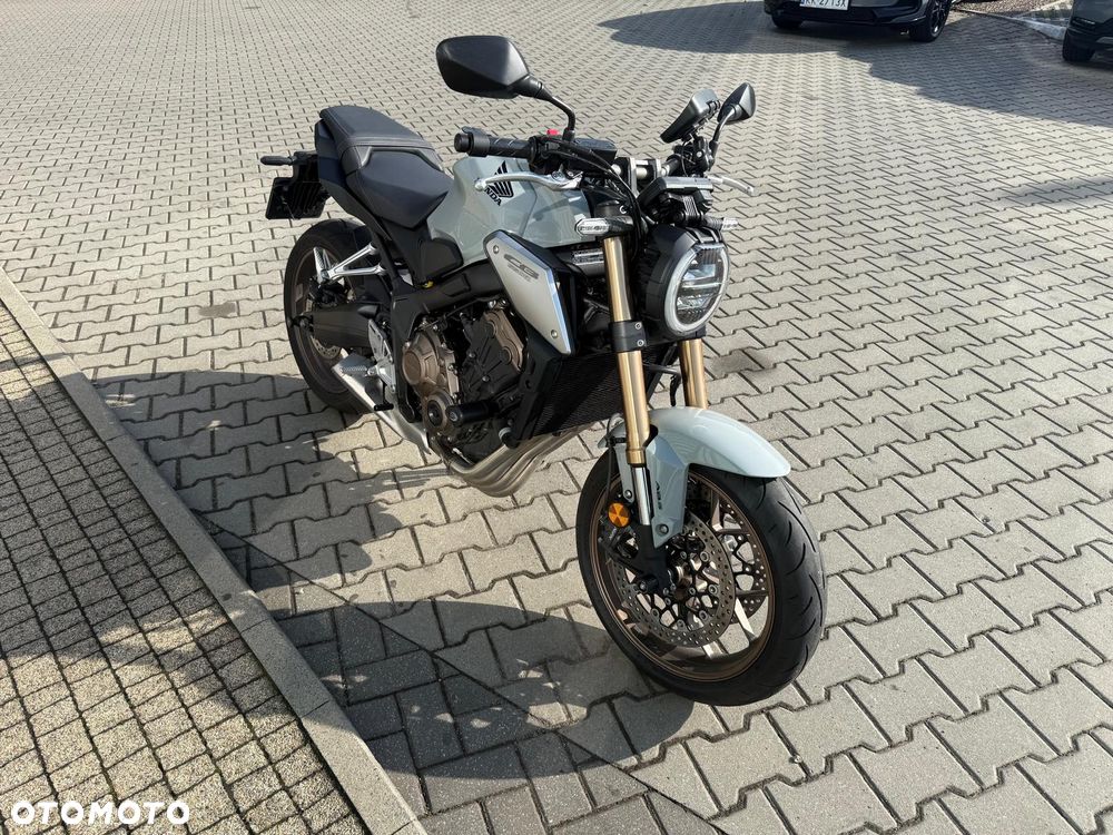 Honda CB - 1