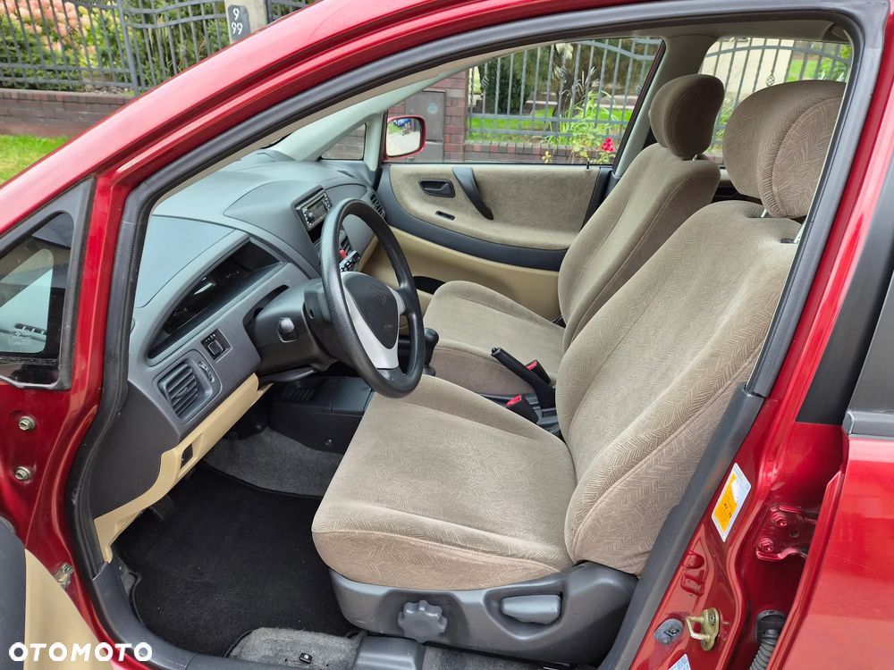 Suzuki Liana - 32