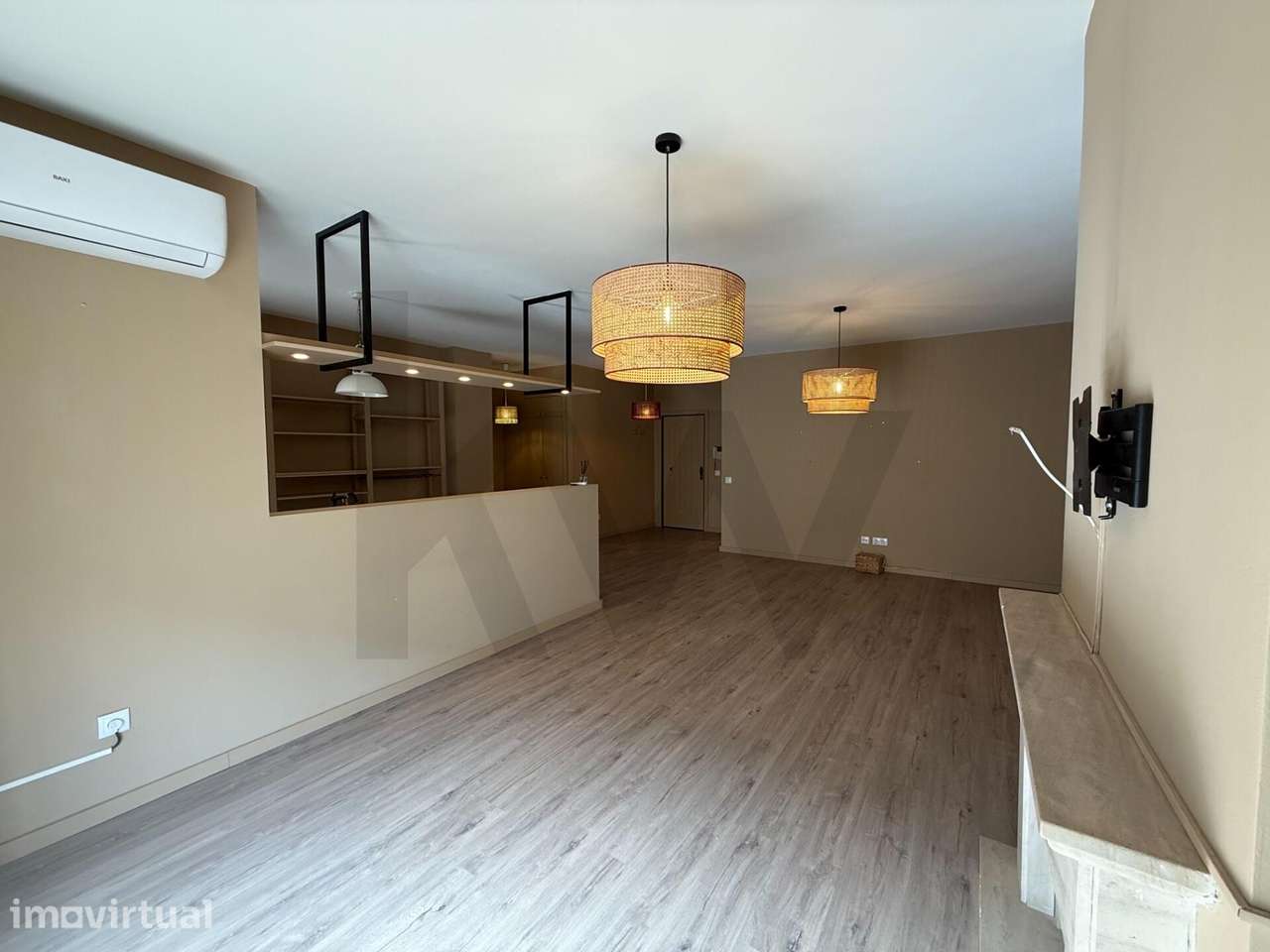 Arrendamento - T2 renovado no Candal - Vila Nova de Gaia - Grande imagem: 2/18