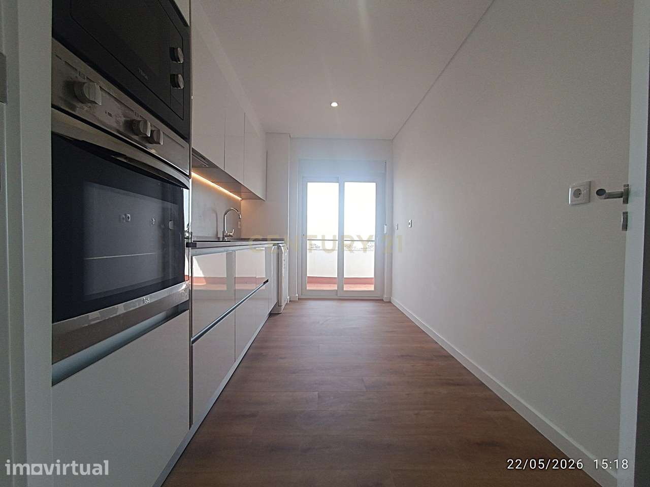 Excelente apartamento T2 para arrendamento no Lazarim, Caparica - Grande imagem: 2/18