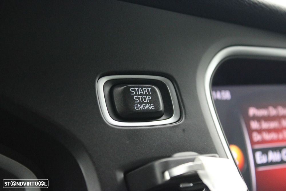 Volvo V40 Cross Country 2.0 D3 Momentum - 13