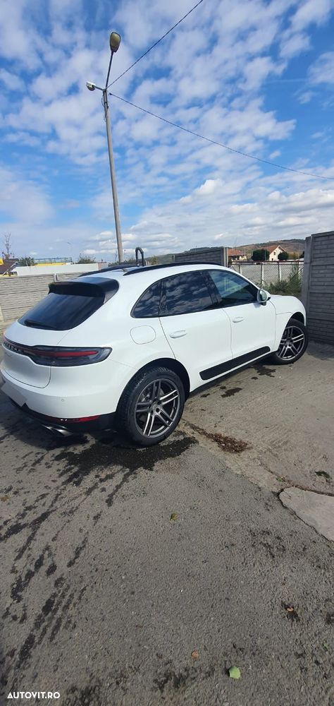 Porsche Macan - 1