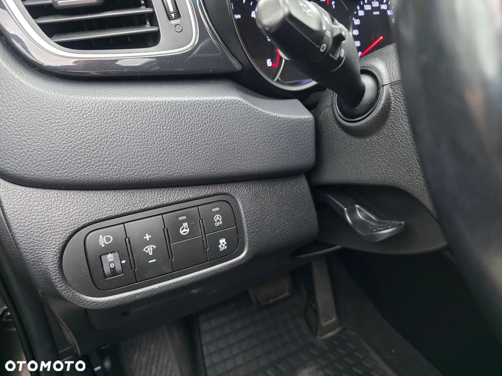 Kia Carens - 22