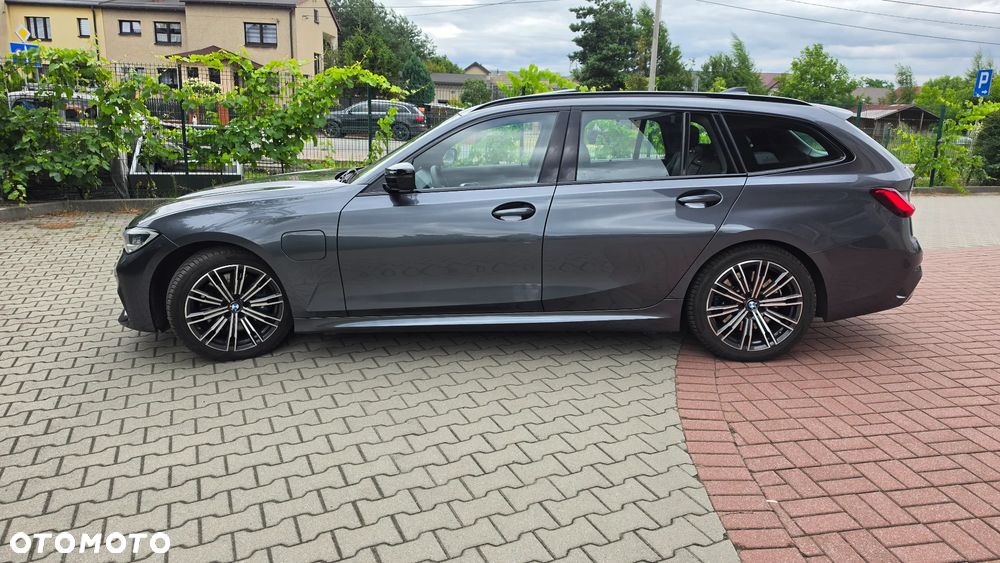 BMW Seria 3 330e M Sport - 28
