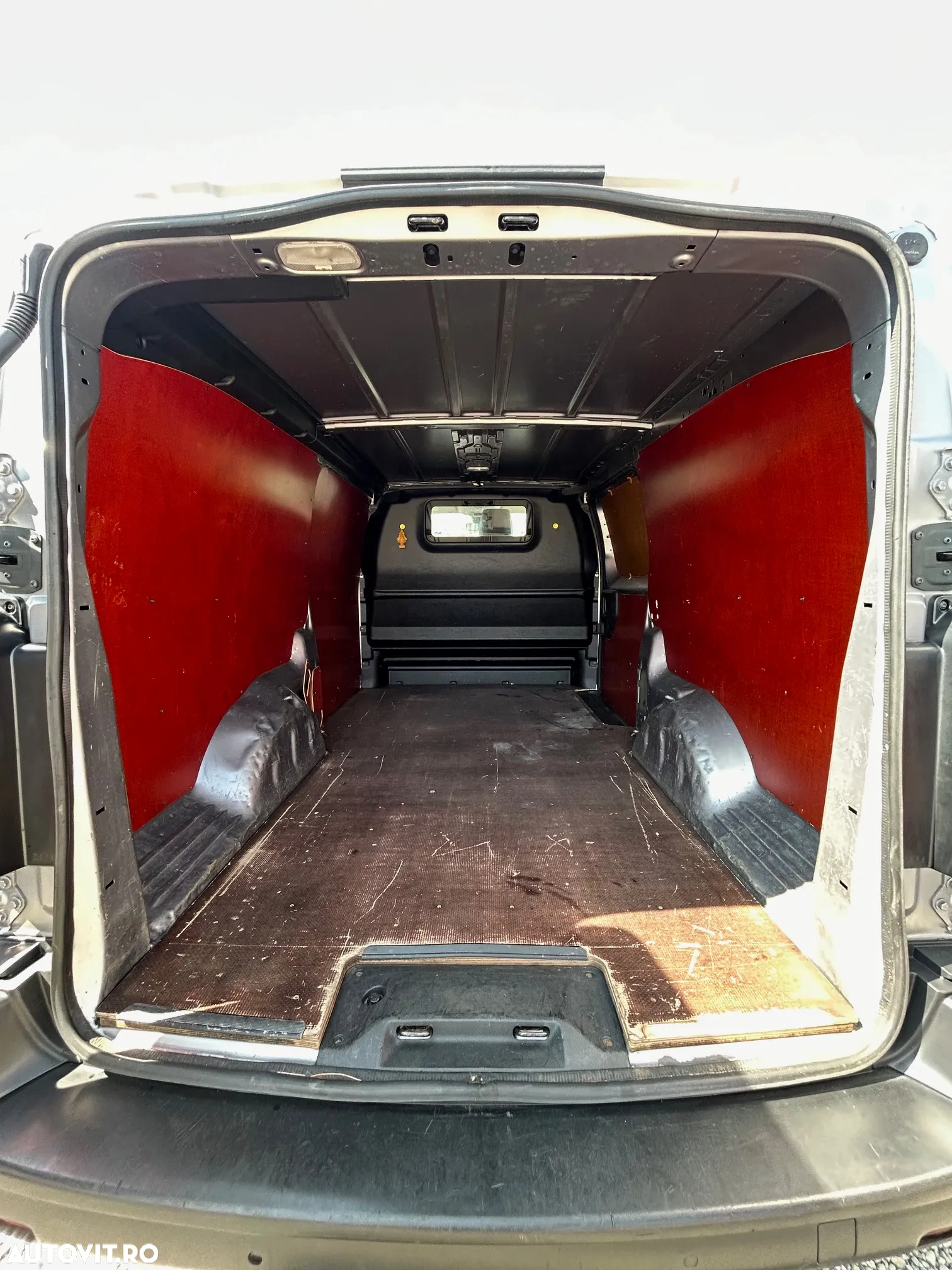 Opel Vivaro - 8
