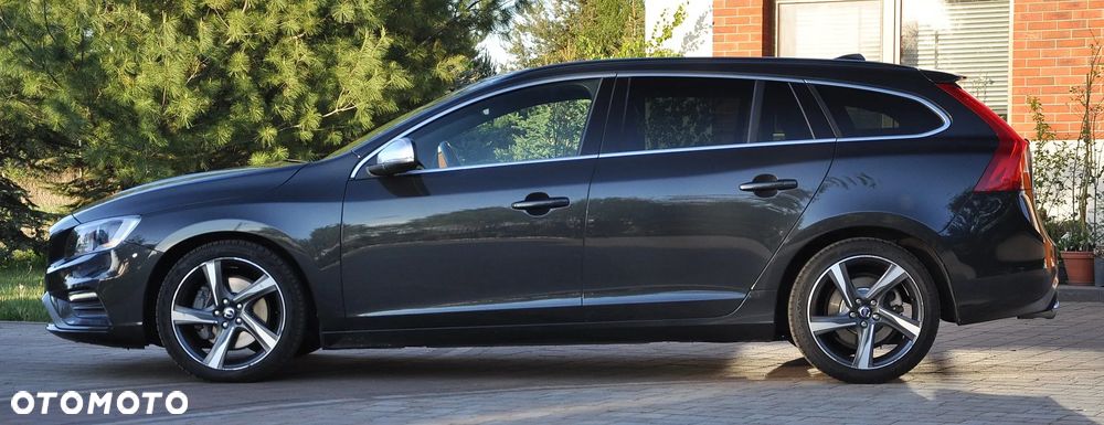 Volvo V60 D5 R-Design - 4