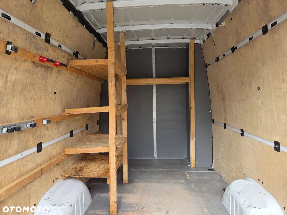 Mercedes-Benz Sprinter - 30