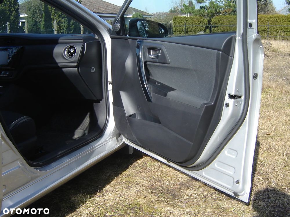 Toyota Auris 1.6 Premium - 27