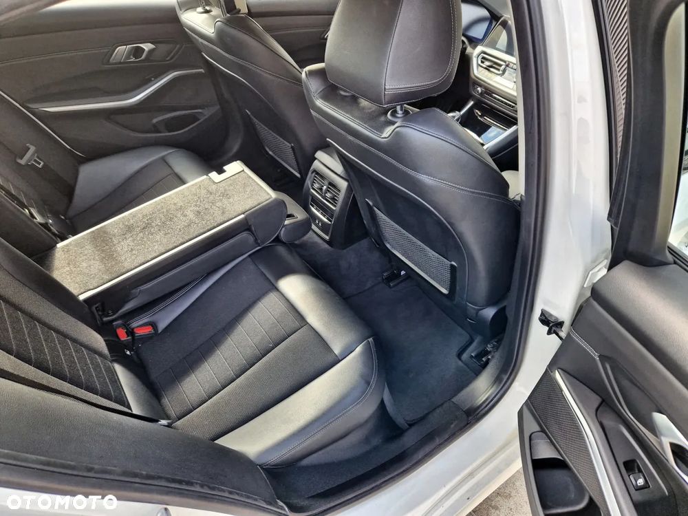 BMW Seria 3 318d Sport Line - 13