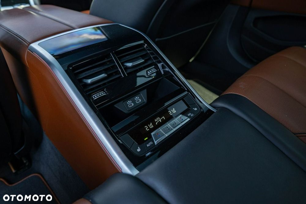 BMW Seria 8 M850i xDrive - 27
