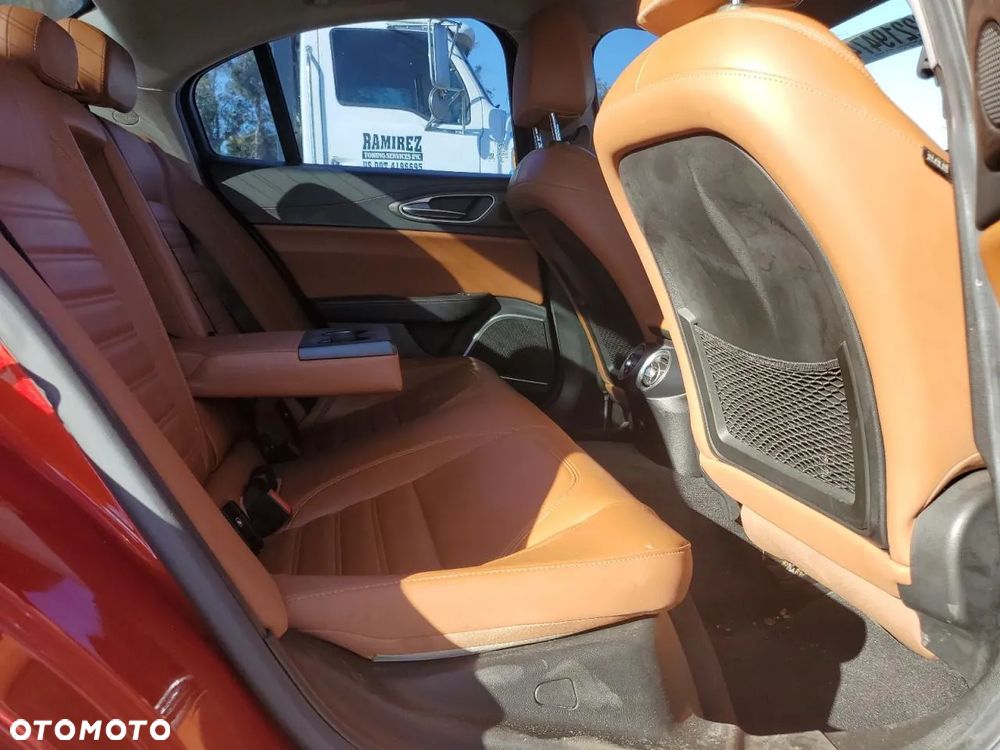 Alfa Romeo Giulia 2.0 Turbo 16V AT8 Veloce Ti - 9