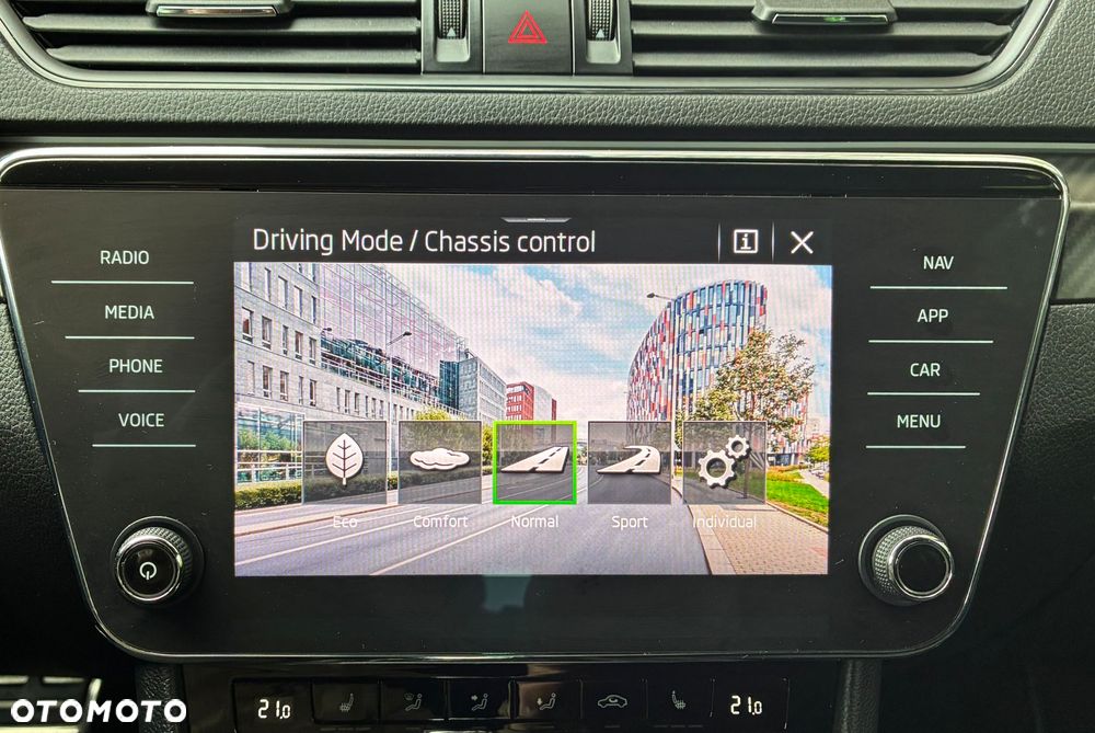 Skoda Superb 2.0 TDI SCR Sportline DSG - 28