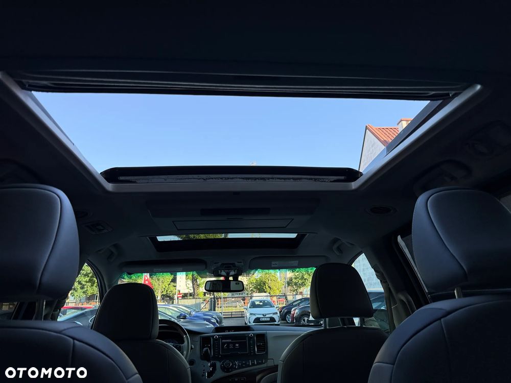 Toyota Sienna 3.5 LE AWD - 13