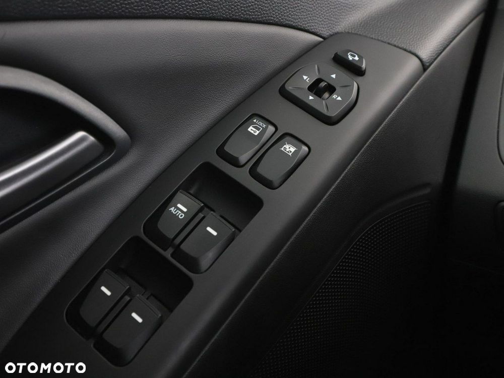 Hyundai ix35 1.6 2WD Fifa World Cup Edition - 32