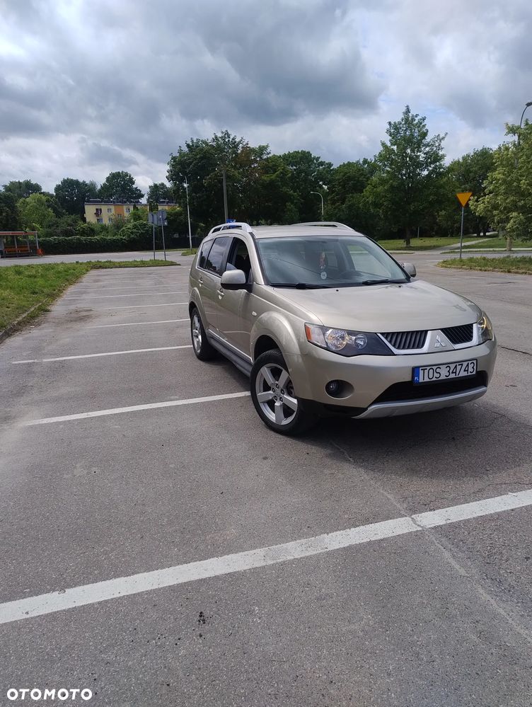 Mitsubishi Outlander 2.4 Invite 2WD - 2