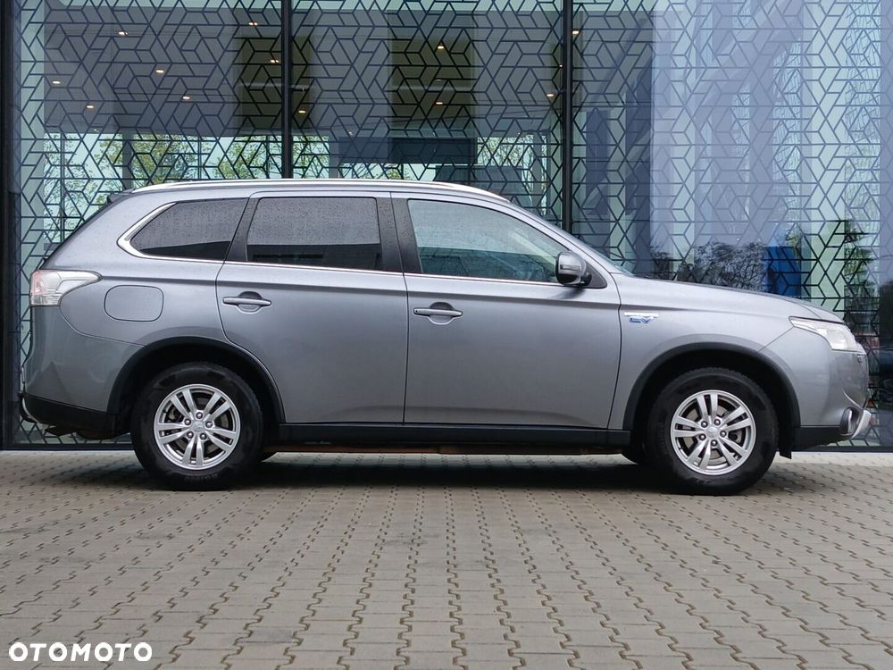 Mitsubishi Outlander - 4