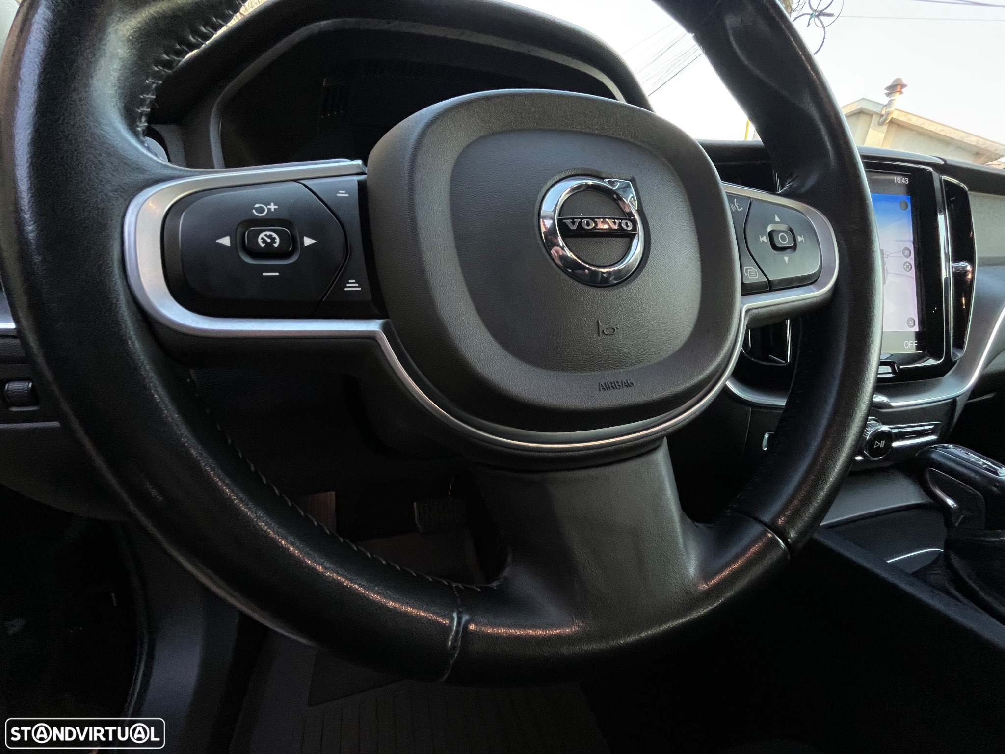 Volvo XC 60 2.0 D4 Momentum AWD Geartronic - 32