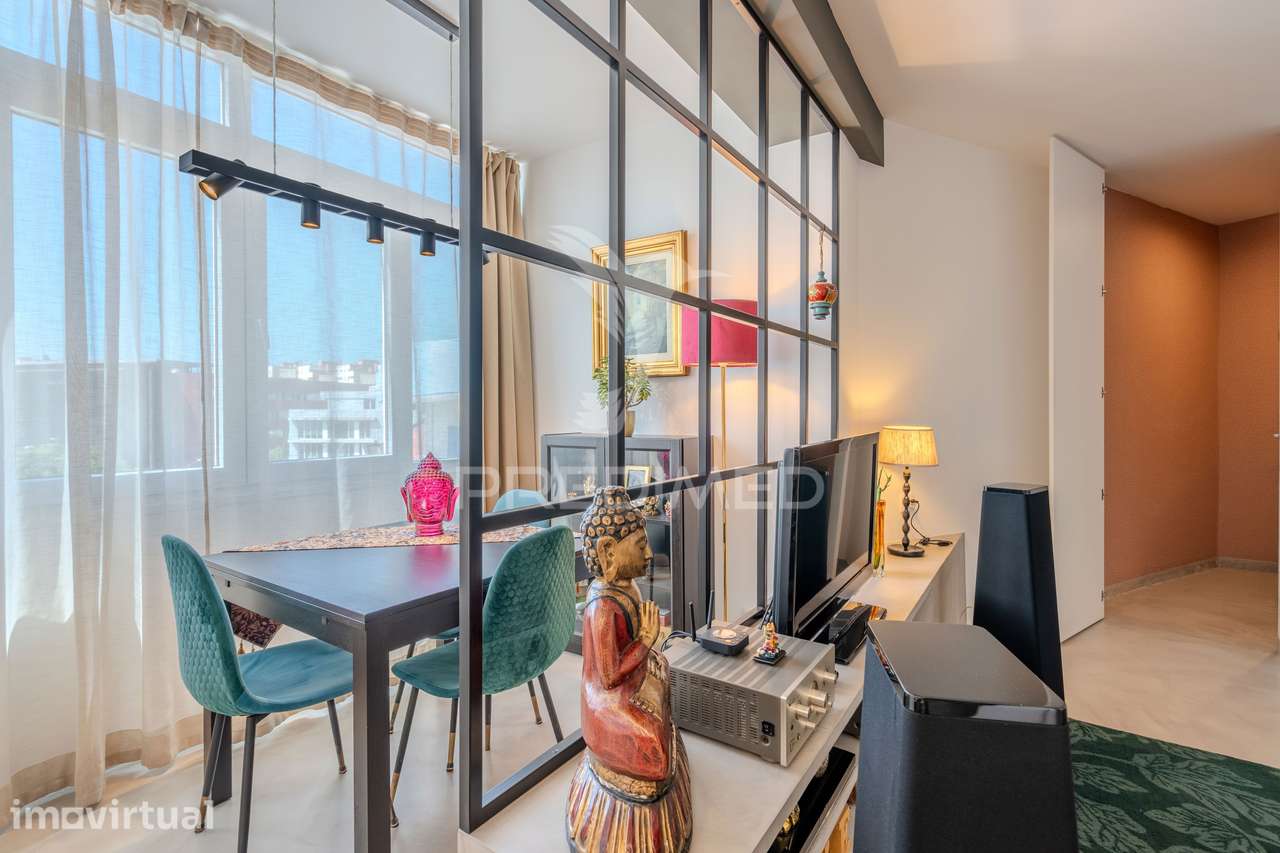 Excelente Apartamento T2 +1 Totalmente Renovado em Carnaxide - Grande imagem: 3/30