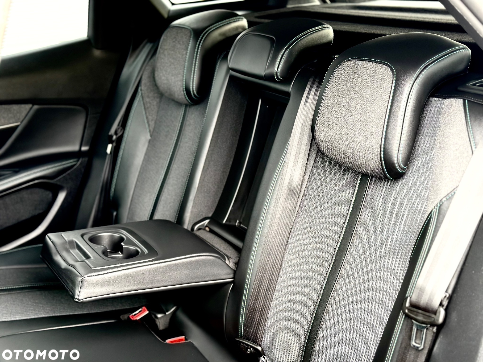Peugeot 3008 BlueHDi 130 Stop & Start EAT8 Allure - 29