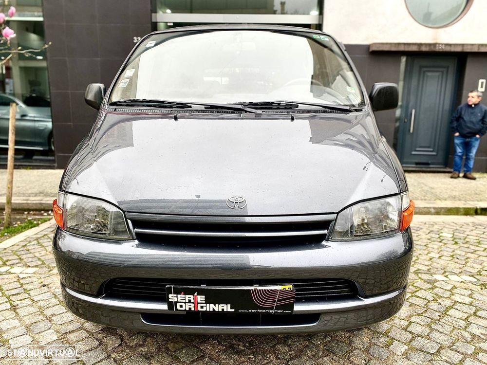 Toyota HiAce 2.4 D LH102L - 3