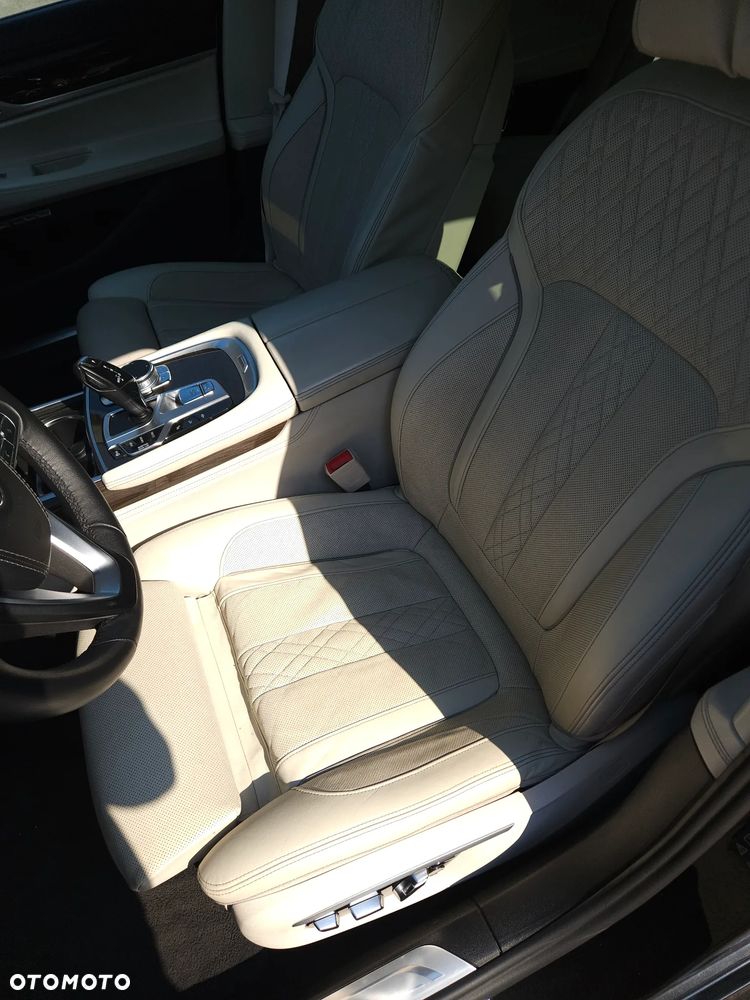 BMW Seria 7 750i xDrive - 15