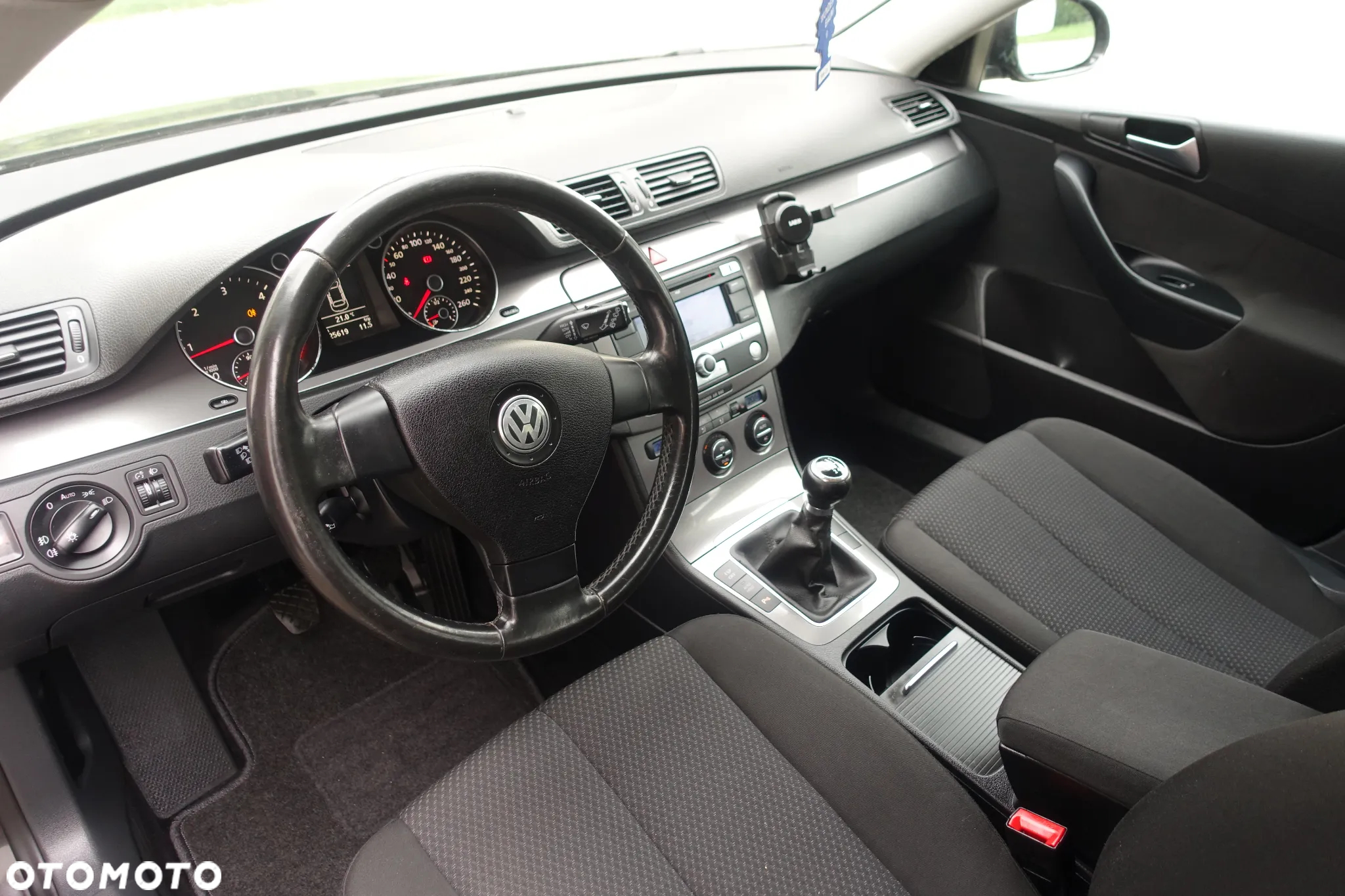 Volkswagen Passat 2.0 TDI DPF BlueMot Comfortline - 17