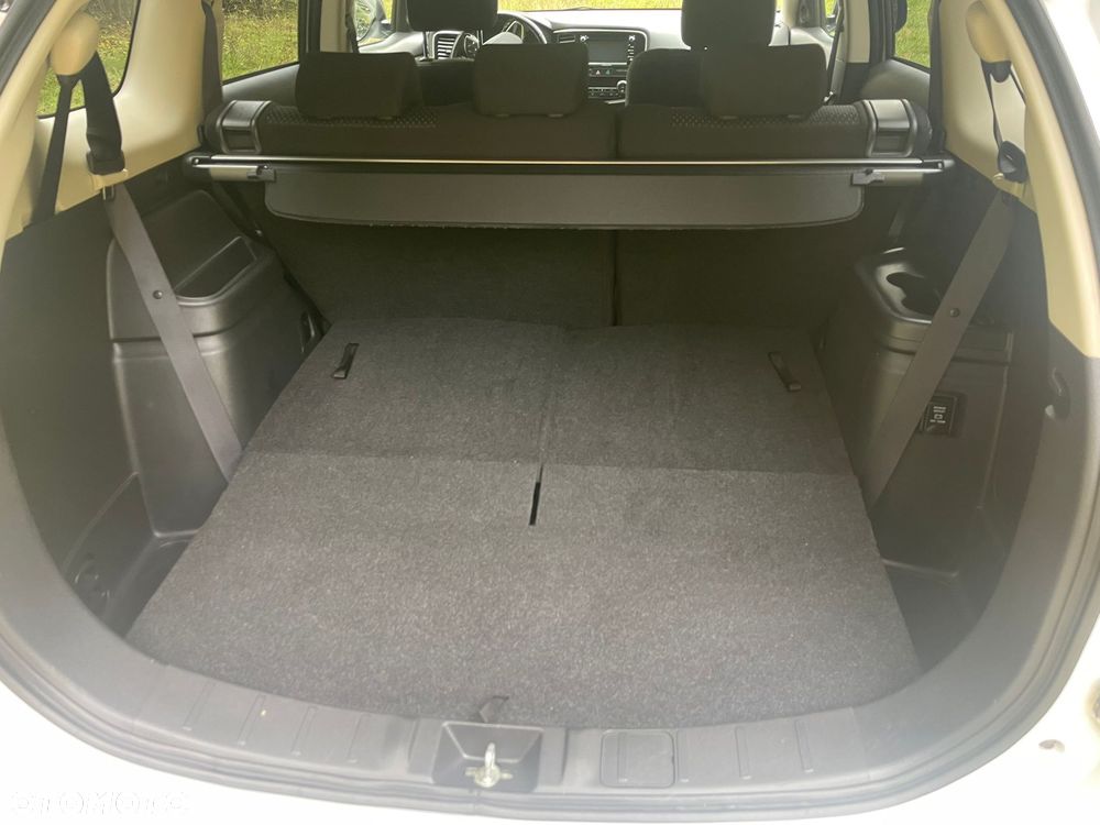 Mitsubishi Outlander 2.2 DI-D 4WD Automatik Edition 100+ - 16