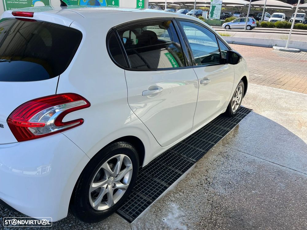 Peugeot 208 1.4 HDi - 4