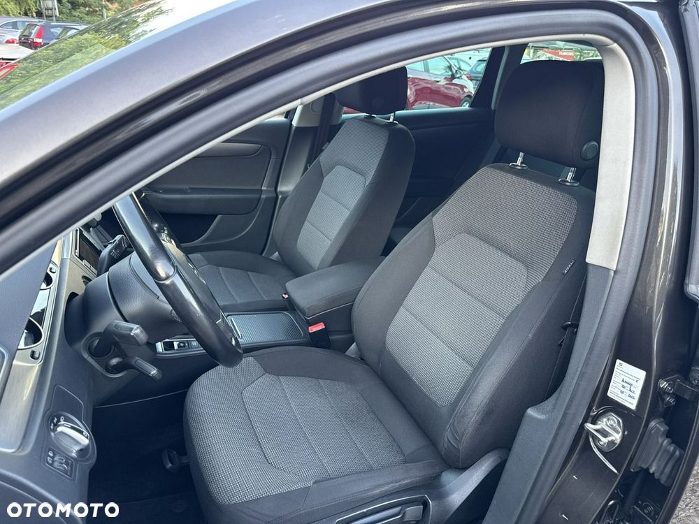 Volkswagen Passat - 23