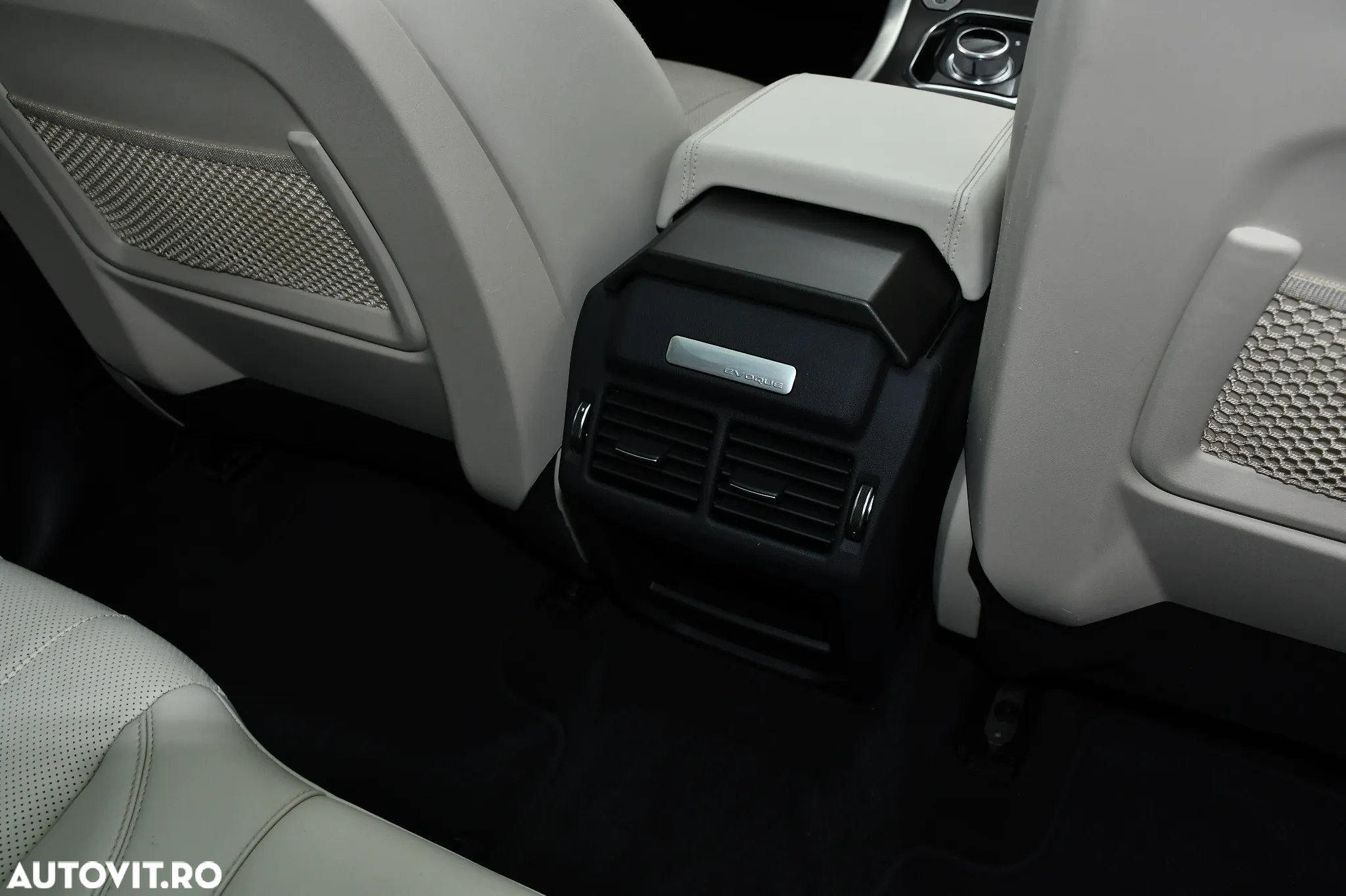 Land Rover Range Rover Evoque - 32