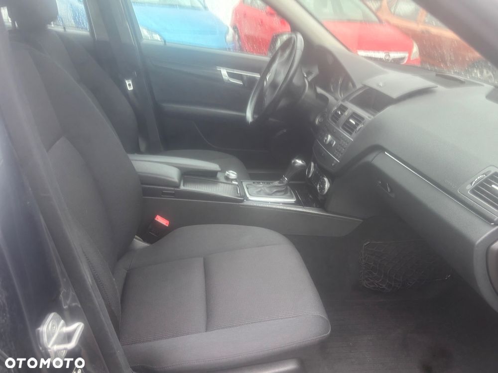 Mercedes-Benz Klasa C 180 CGI Automatik BlueEFFICIENCY - 22