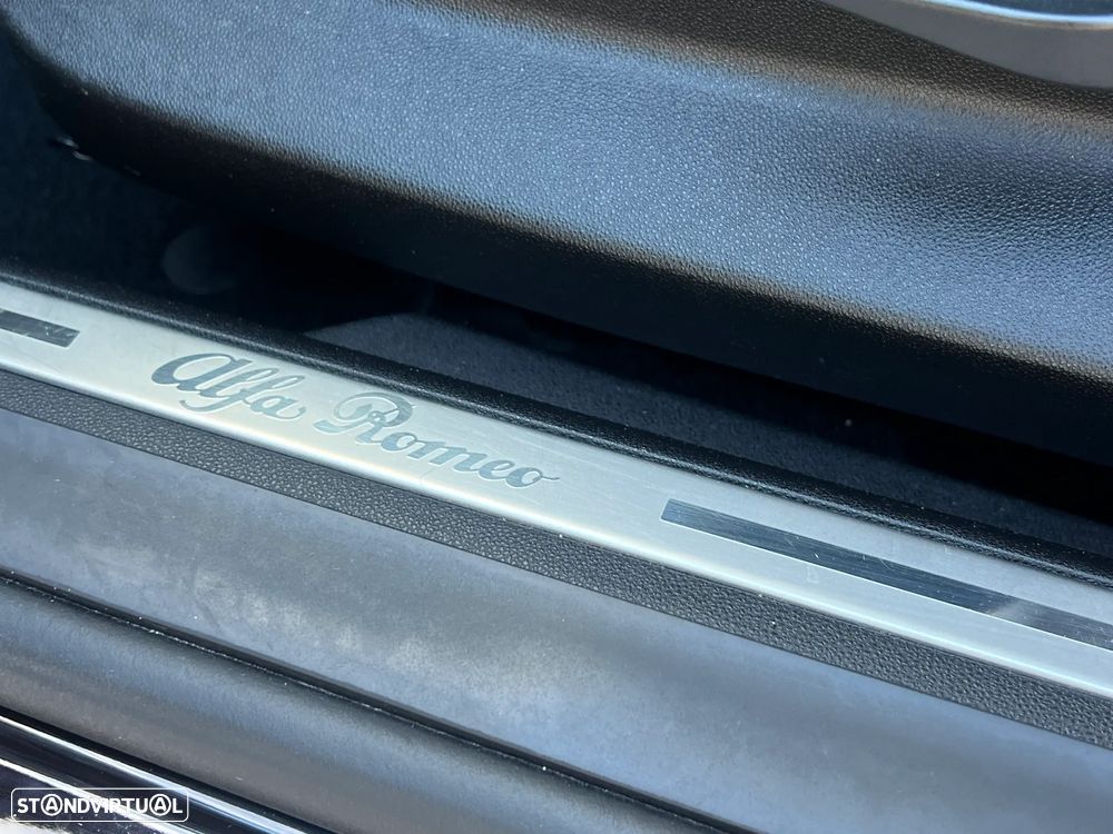 Alfa Romeo MiTo 1.4 T MultiAir Quadrifoglio Verde - 19