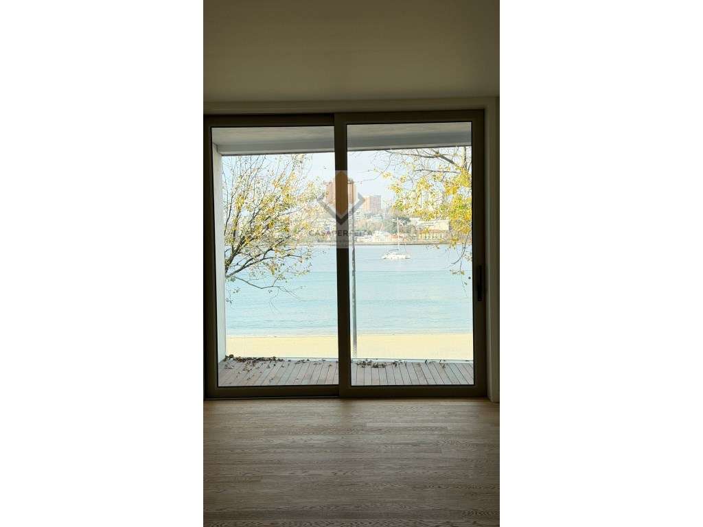 Apartamento T1 com Varanda e Lugar de Garagem - Frente ao Rio Douro - Grande imagem: 5/8