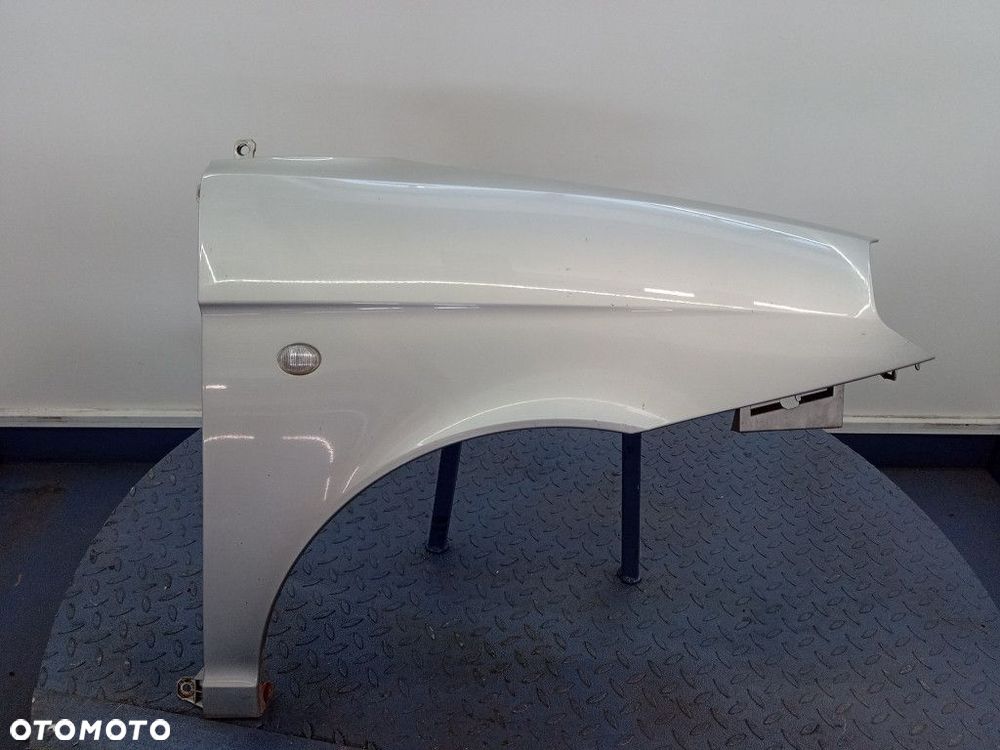 LANCIA YPSILON I BŁOTNIK PRZÓD PRAWY 647 - 1