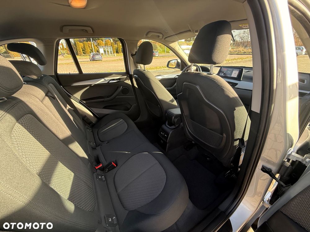 BMW X1 sDrive18d Business Edition - 9