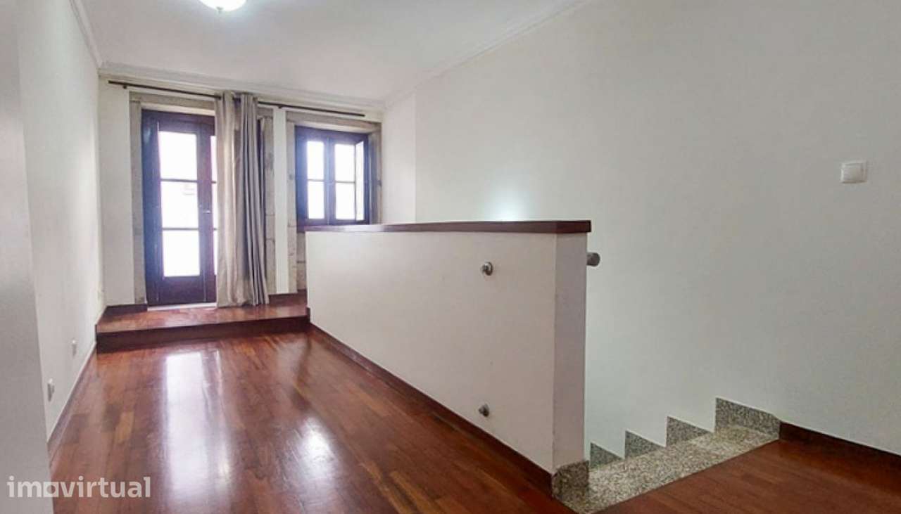 Venda de Andar Moradia T1+1 duplex no centro da cidade de Viana do Cas - Grande imagem: 4/30
